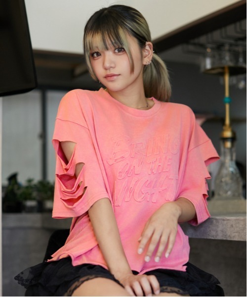 GORGE(ゴージ)の「《ダメージ加工・抜け感》エンボスロゴTシャツ/ストリート×モード/春夏/全3色(Tシャツ/カットソー・レディース・ピンク/チャコール/ブルー・F)」の6枚目の写真