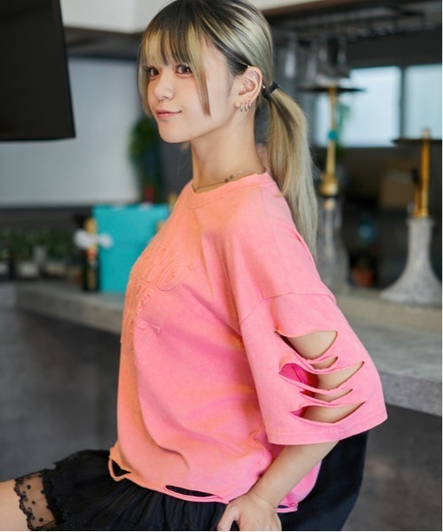 GORGE(ゴージ)の「《ダメージ加工・抜け感》エンボスロゴTシャツ/ストリート×モード/春夏/全3色(Tシャツ/カットソー・レディース・ピンク/チャコール/ブルー・F)」の7枚目の写真