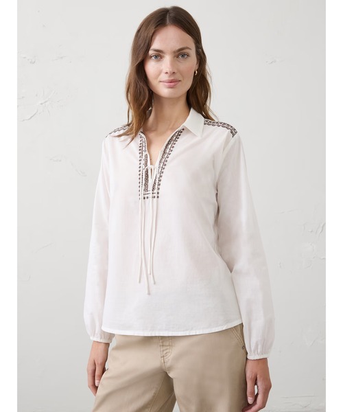 BANANA REPUBLIC FACTORY STORE(バナナリパブリック ファクトリーストア)の「BANANA REPUBLIC FACTORY STORE エンブロイダリーフロントタイ トップス(シャツ/ブラウス・レディース・ホワイト/マルチ・S/XS/L/M)」の1枚目の写真