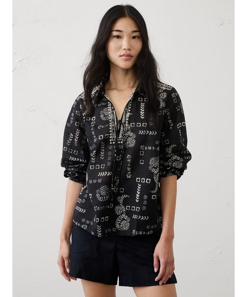 BANANA REPUBLIC FACTORY STORE(バナナリパブリック ファクトリーストア)の「BANANA REPUBLIC FACTORY STORE エンブロイダリーフロントタイ トップス(シャツ/ブラウス・レディース・ホワイト/マルチ・S/XS/L/M)」の2枚目の写真