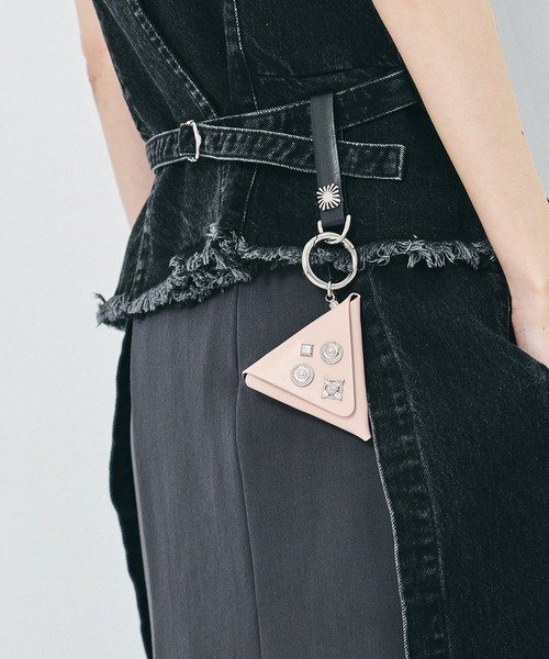 TOGA（トーガ）の「LEATHER POUCH TRIANGLE（コインケース）」 - WEAR