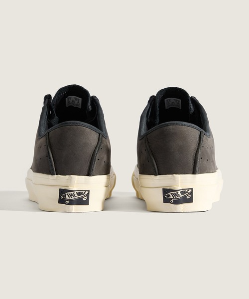 VANS(バンズ)の「VANS PREMIUM SF モック ロー / LX Carver Low PONY HAIR Black/ VN000Z3XGBA1(モカシン/デッキシューズ・メンズ・ブラック・10.5/10/9.5/9/8.5/11/8)」の4枚目の写真