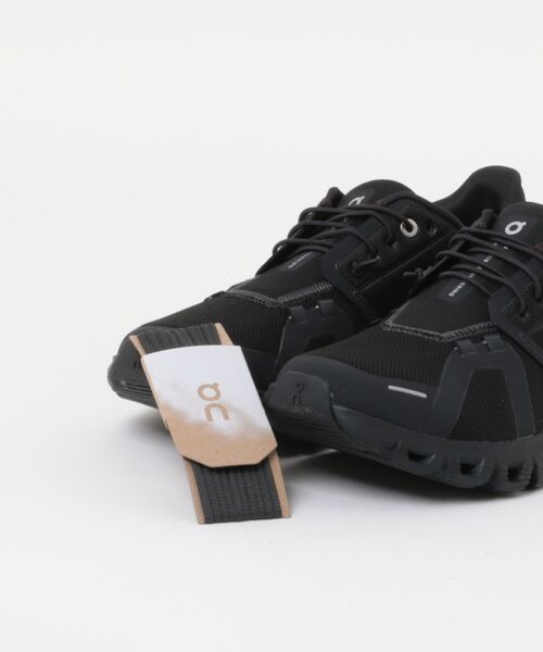 On（オン）の「【On】3WF10061043 Cloud 6（スニーカー・レディース・ブラック・25/23.5/23/24.5/24）」の2枚目の写真