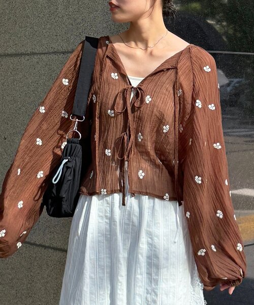 CPCM（シーピーシーエム）の「【前後2WAY】刺繍ワッシャー前リボンブラウス（シャツ/ブラウス・レディース・オフホワイト/ブラウン/ブラック/アイボリー・FREE）」の4枚目の写真