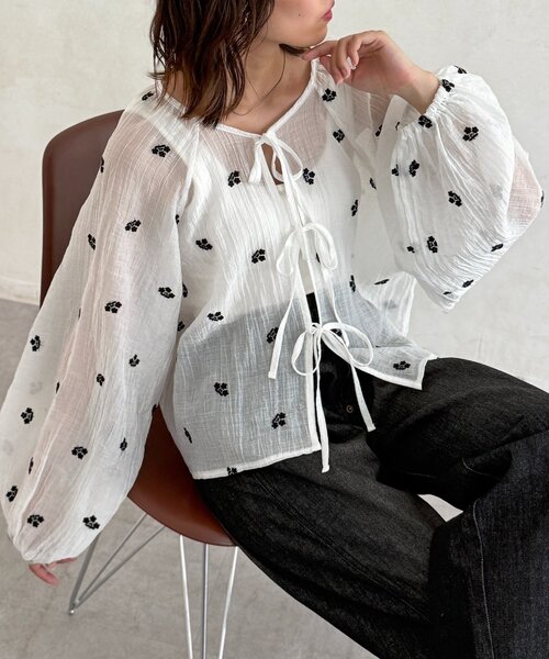 CPCM（シーピーシーエム）の「【前後2WAY】刺繍ワッシャー前リボンブラウス（シャツ/ブラウス・レディース・オフホワイト/ブラウン/ブラック/アイボリー・FREE）」の2枚目の写真