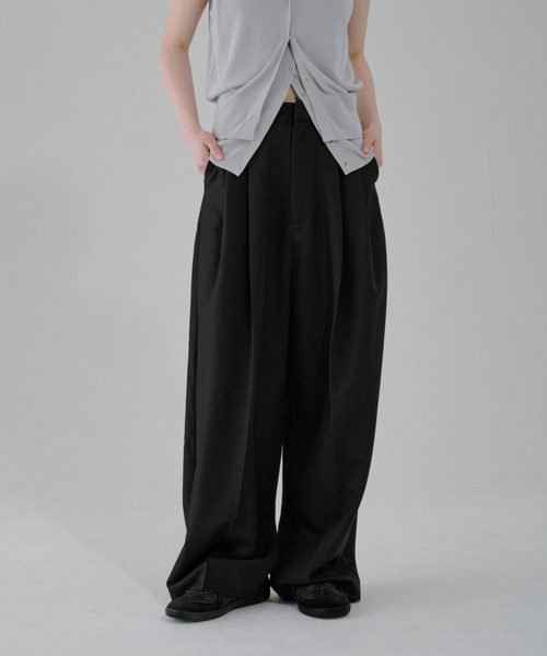 lit(リット)の「Double Tuck Straight Pants(スラックス・レディース・チャコールグレー/ブラック/ベージュ・38/36)」の1枚目の写真