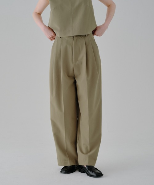 lit(リット)の「Double Tuck Straight Pants(スラックス・レディース・チャコールグレー/ブラック/ベージュ・38/36)」の6枚目の写真
