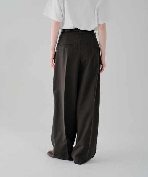lit(リット)の「Double Tuck Straight Pants(スラックス・レディース・チャコールグレー/ブラック/ベージュ・38/36)」の13枚目の写真