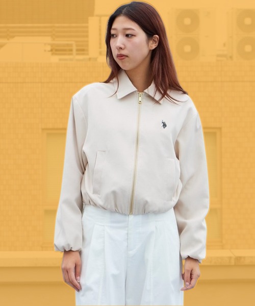 U.S. POLO ASSN.(ユーエスポロアッスン)の「U.S. POLO ASSN./ユーエスポロアッスン クロップドブルゾン ワンポイント刺繍ロゴ 短丈 ショート丈 レディース 2026年秋冬 秋服 冬服(ブルゾン・レディース・ブラック/ベージュ/ブラウン・M/L)」の3枚目の写真