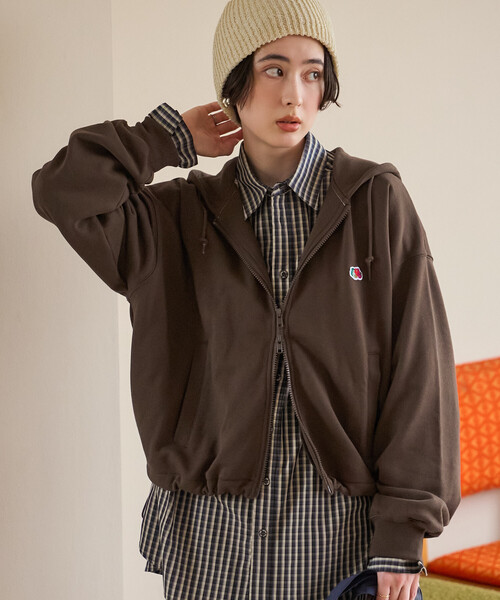 FREAK'S STORE(フリークスストア)の「FRUIT OF THE LOOM × FREAK'S STORE/フルーツオブザルーム 別注 ジップパーカー/ジップアップフーディー(パーカー・レディース・グリーン/ナチュラル/ブラウン・フリ-)」の2枚目の写真