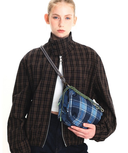 Topologie(トポロジー)の「Bottle Sacoche Large(ボトルサコッシュ ラージ)(ショルダーバッグ・レディース・ダークグレー/ブルー/マスタード/グリーン系/グリーン/ブルー系/ブラック/ブラウン・ONE SIZE)」の17枚目の写真