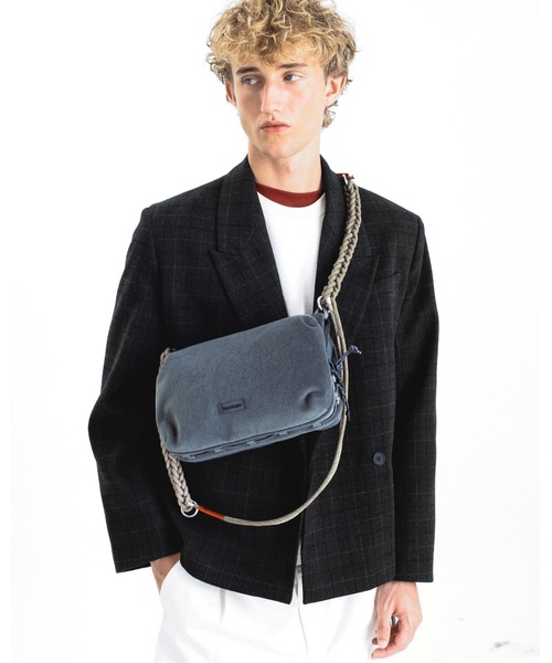 Topologie(トポロジー)の「Bottle Sacoche Large(ボトルサコッシュ ラージ)(ショルダーバッグ・レディース・ダークグレー/ブルー/マスタード/グリーン系/グリーン/ブルー系/ブラック/ブラウン・ONE SIZE)」の11枚目の写真