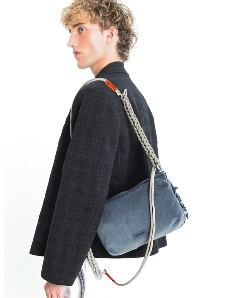 Topologie(トポロジー)の「Bottle Sacoche Large(ボトルサコッシュ ラージ)(ショルダーバッグ・レディース・ダークグレー/ブルー/マスタード/グリーン系/グリーン/ブルー系/ブラック/ブラウン・ONE SIZE)」の12枚目の写真