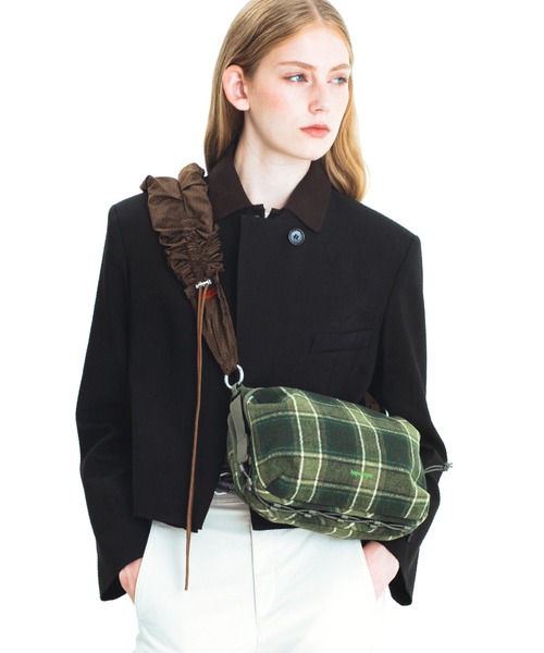 Topologie(トポロジー)の「Bottle Sacoche Large(ボトルサコッシュ ラージ)(ショルダーバッグ・レディース・ダークグレー/ブルー/マスタード/グリーン系/グリーン/ブルー系/ブラック/ブラウン・ONE SIZE)」の16枚目の写真