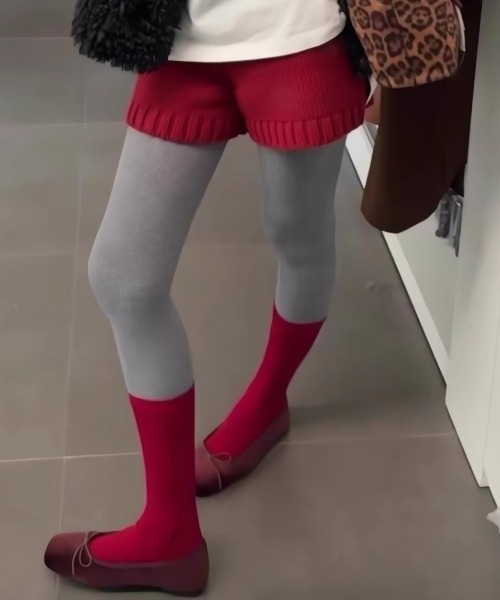 Vipoa(ヴィポア)の「スリムリブニットショートパンツ(その他パンツ・レディース・ブラック/ネイビー/チャコールグレー/ホワイト/ライトグレー/ブラウン/レッド・FREE)」の7枚目の写真