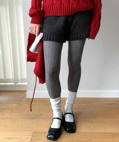 Vipoa(ヴィポア)の「スリムリブニットショートパンツ(その他パンツ・レディース・ブラック/ネイビー/チャコールグレー/ホワイト/ライトグレー/ブラウン/レッド・FREE)」の4枚目の写真