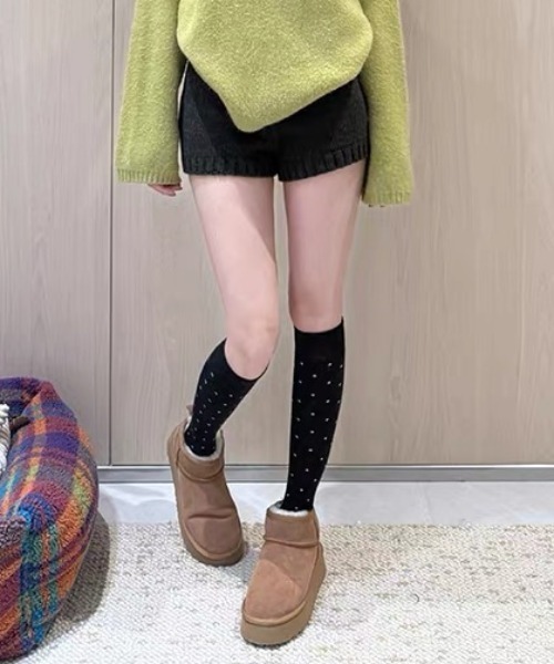 Vipoa(ヴィポア)の「スリムリブニットショートパンツ(その他パンツ・レディース・ブラック/ネイビー/チャコールグレー/ホワイト/ライトグレー/ブラウン/レッド・FREE)」の22枚目の写真