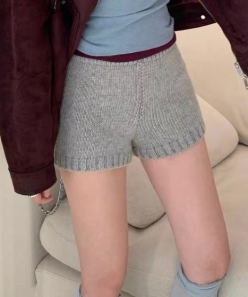 Vipoa(ヴィポア)の「スリムリブニットショートパンツ(その他パンツ・レディース・ブラック/ネイビー/チャコールグレー/ホワイト/ライトグレー/ブラウン/レッド・FREE)」の13枚目の写真
