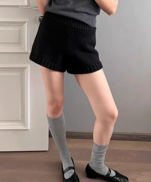 Vipoa(ヴィポア)の「スリムリブニットショートパンツ(その他パンツ・レディース・ブラック/ネイビー/チャコールグレー/ホワイト/ライトグレー/ブラウン/レッド・FREE)」の8枚目の写真