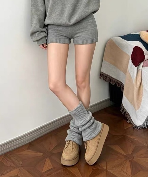 Vipoa(ヴィポア)の「スリムリブニットショートパンツ(その他パンツ・レディース・ブラック/ネイビー/チャコールグレー/ホワイト/ライトグレー/ブラウン/レッド・FREE)」の10枚目の写真