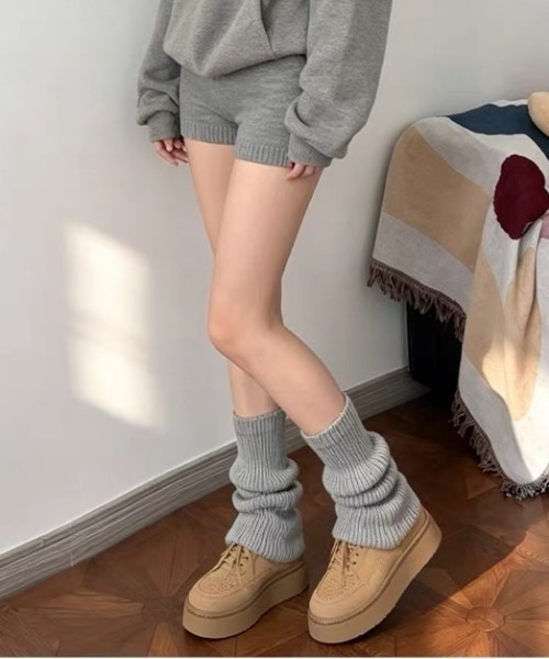 Vipoa(ヴィポア)の「スリムリブニットショートパンツ(その他パンツ・レディース・ブラック/ネイビー/チャコールグレー/ホワイト/ライトグレー/ブラウン/レッド・FREE)」の12枚目の写真