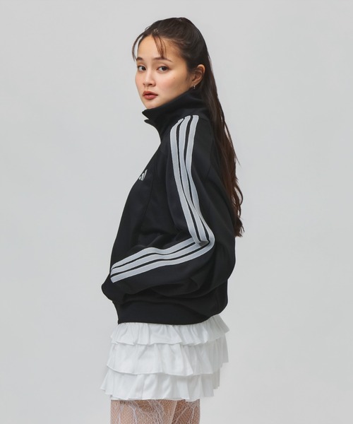 adidas（アディダス）の「アディダス adidas スタジアム ピケ ルーズフィット トラックトップ（ジャージ・レディース・トップグレー/ベージュ/スモークピンク/ブラック×ホワイト・L/XL/M/S）」の13枚目の写真