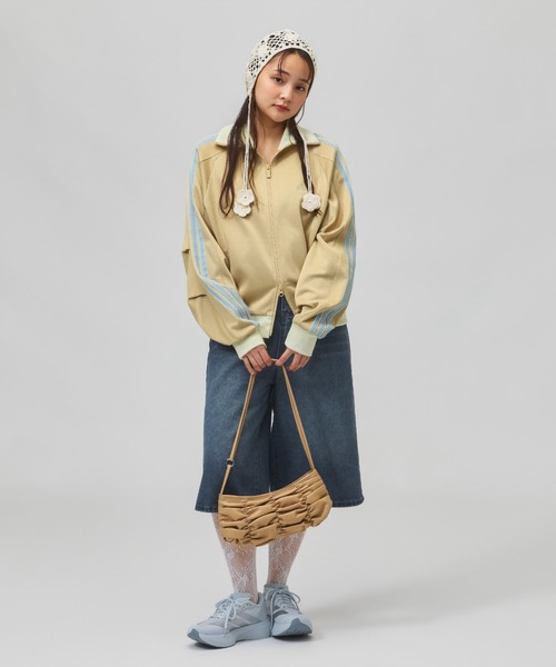 adidas（アディダス）の「アディダス adidas スタジアム ピケ ルーズフィット トラックトップ（ジャージ・レディース・トップグレー/ベージュ/スモークピンク/ブラック×ホワイト・L/XL/M/S）」の8枚目の写真