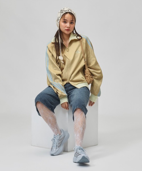 adidas（アディダス）の「アディダス adidas スタジアム ピケ ルーズフィット トラックトップ（ジャージ・レディース・トップグレー/ベージュ/スモークピンク/ブラック×ホワイト・L/XL/M/S）」の11枚目の写真