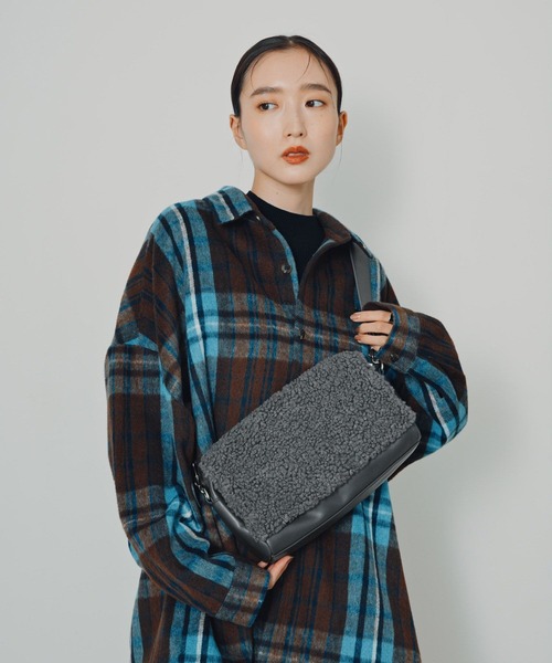 LEPSIM(レプシィム)の「【500mlペットボトルも入る】異素材フラップボディバッグ 1057414(ショルダーバッグ・レディース・チェック/チャコールグレー・ONE SIZE)」の1枚目の写真