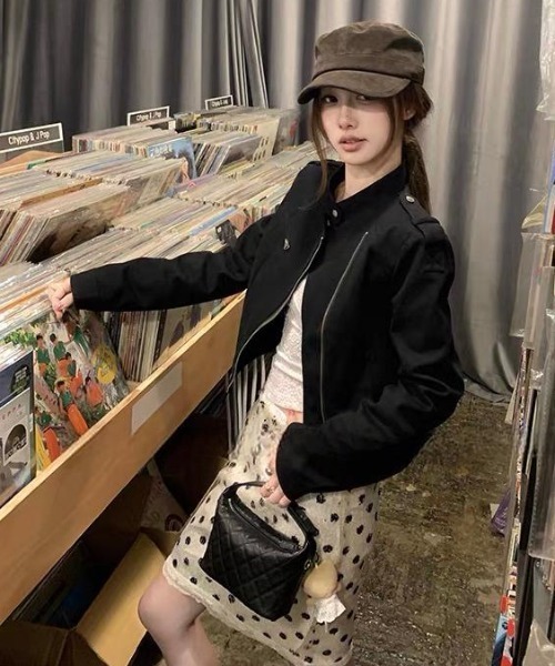 FAVORITO（ファヴォリート）の「スタンドカラーショートジャケット（その他アウター・レディース・ブラック/グリーン・S/M/L）」の3枚目の写真