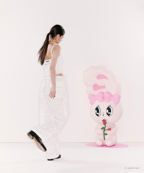 TEUMGYUL(トゥムギョル)の「BUNNY パラシュートカーゴパンツ ホワイト(スウェットパンツ・レディース・その他・FREE)」の3枚目の写真