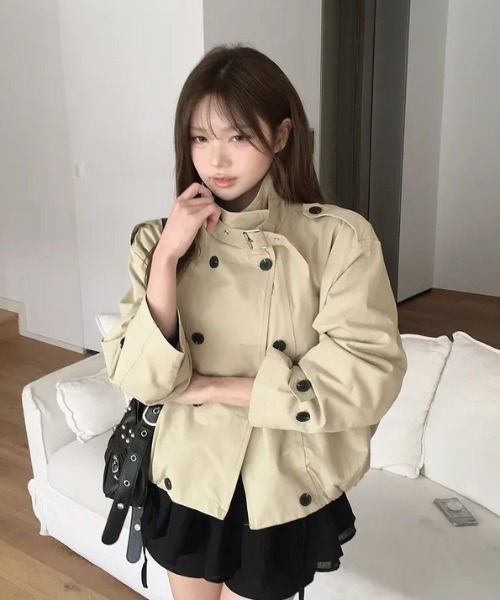 GEMEDA(ジェメダ)の「秋冬新作 ダブルボタンデザインショートコート(その他アウター・レディース・ダークグレー/ベージュ/オフホワイト・M)」の4枚目の写真