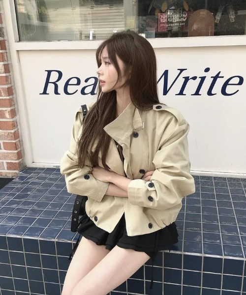 GEMEDA(ジェメダ)の「秋冬新作 ダブルボタンデザインショートコート(その他アウター・レディース・ダークグレー/ベージュ/オフホワイト・M)」の5枚目の写真