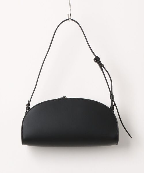 A.P.C.（アーペーセー）の「SAC DEMI-LUNE SHOULDER（ショルダーバッグ・レディース・ブラック・ONESIZE）」の2枚目の写真