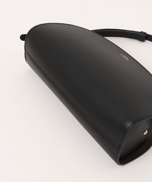 A.P.C.（アーペーセー）の「SAC DEMI-LUNE SHOULDER（ショルダーバッグ・レディース・ブラック・ONESIZE）」の3枚目の写真