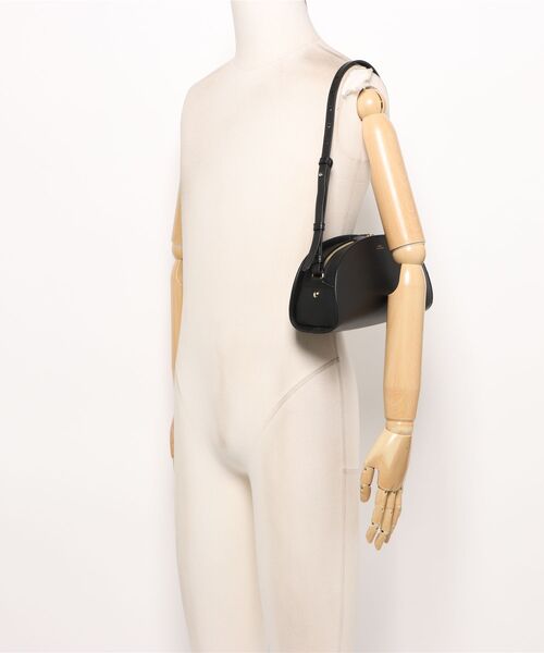 A.P.C.（アーペーセー）の「SAC DEMI-LUNE SHOULDER（ショルダーバッグ・レディース・ブラック・ONESIZE）」の5枚目の写真