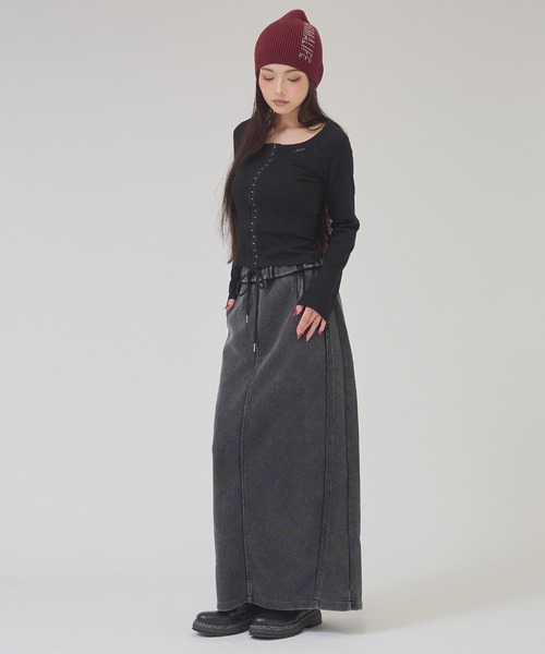 ANAP(アナップ)の「フロントホックUネックトップス(Tシャツ/カットソー・レディース・ブラック/ブルー/オフホワイト・F)」の15枚目の写真