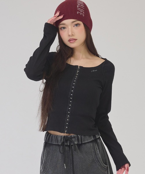 ANAP(アナップ)の「フロントホックUネックトップス(Tシャツ/カットソー・レディース・ブラック/ブルー/オフホワイト・F)」の11枚目の写真