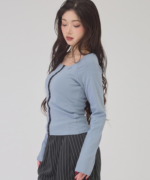 ANAP(アナップ)の「フロントホックUネックトップス(Tシャツ/カットソー・レディース・ブラック/ブルー/オフホワイト・F)」の8枚目の写真
