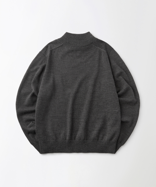 OUTSTANDING(アウトスタンディング)の「SOFT YARN MOCK NECK KNIT SWEATER_CHARCOAL(ニット/セーター・メンズ・その他・MEDIUM/LARGE)」の2枚目の写真