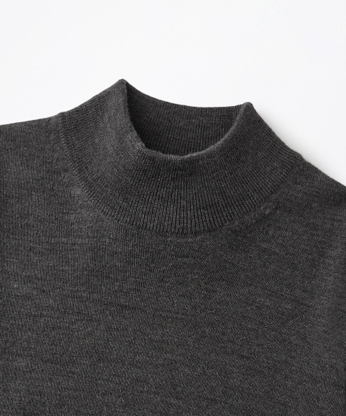 OUTSTANDING(アウトスタンディング)の「SOFT YARN MOCK NECK KNIT SWEATER_CHARCOAL(ニット/セーター・メンズ・その他・MEDIUM/LARGE)」の3枚目の写真