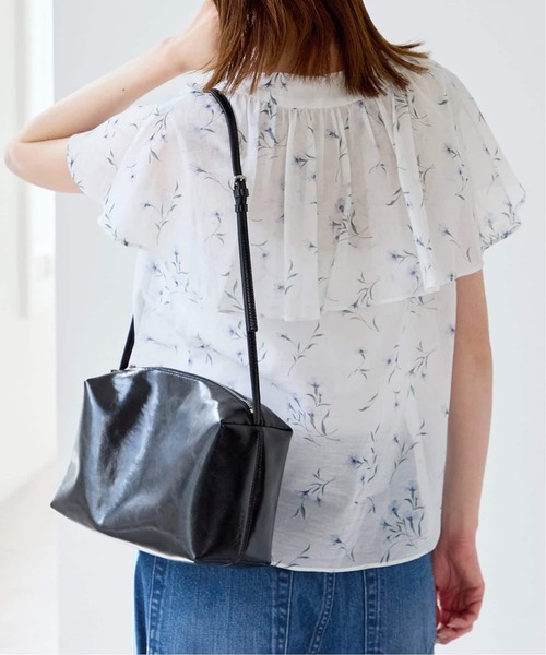 U by SPICK&SPAN（ユーバイスピックアンドスパン）の「《追加》LOW CLASSIC Lc / ロウ クラシック エルシー LEATHER CARAMEL BOX BAG（ショルダーバッグ・レディース・ブラック・FREE）」の4枚目の写真