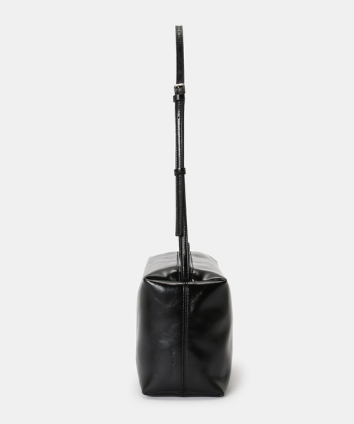 U by SPICK&SPAN（ユーバイスピックアンドスパン）の「《追加》LOW CLASSIC Lc / ロウ クラシック エルシー LEATHER CARAMEL BOX BAG（ショルダーバッグ・レディース・ブラック・FREE）」の6枚目の写真