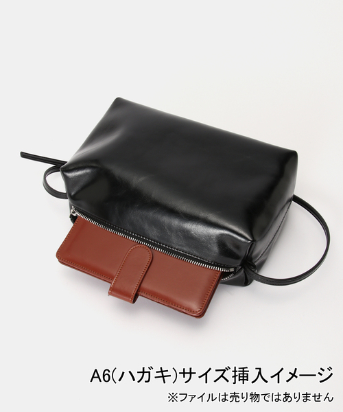 U by SPICK&SPAN（ユーバイスピックアンドスパン）の「《追加》LOW CLASSIC Lc / ロウ クラシック エルシー LEATHER CARAMEL BOX BAG（ショルダーバッグ・レディース・ブラック・FREE）」の10枚目の写真