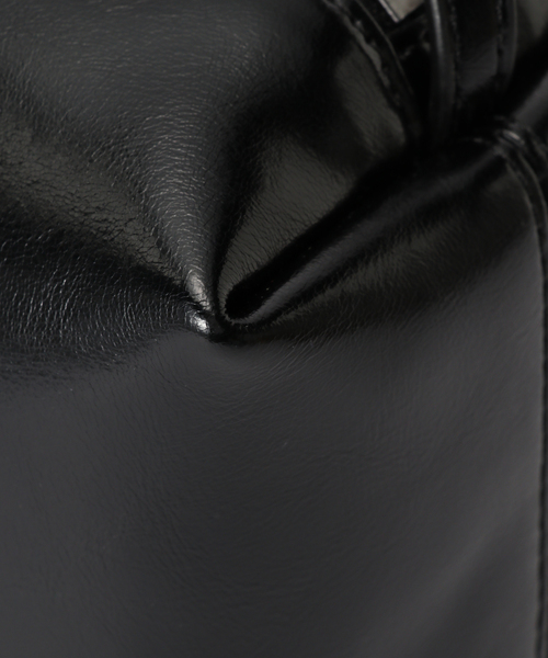 U by SPICK&SPAN（ユーバイスピックアンドスパン）の「《追加》LOW CLASSIC Lc / ロウ クラシック エルシー LEATHER CARAMEL BOX BAG（ショルダーバッグ・レディース・ブラック・FREE）」の14枚目の写真