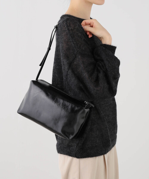 U by SPICK&SPAN（ユーバイスピックアンドスパン）の「《追加》LOW CLASSIC Lc / ロウ クラシック エルシー LEATHER CARAMEL BOX BAG（ショルダーバッグ・レディース・ブラック・FREE）」の15枚目の写真