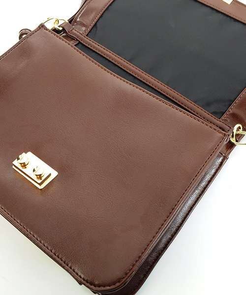 Luz Llena (philter)（ラズレナ　フィルター）の「[2way]スクエア・ショルダーバッグ（ショルダーバッグ・レディース・ブラック/ブラウン/レッド・ﾌﾘ-）」の8枚目の写真