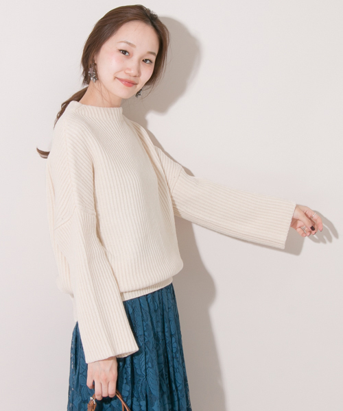 URBAN RESEARCH（アーバンリサーチ）の「UR 畦ボトルネックチュニック（ニット/セーター・レディース・モカ/ネイビー/オフホワイト・FREE）」の2枚目の写真