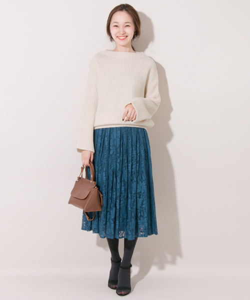 URBAN RESEARCH（アーバンリサーチ）の「UR 畦ボトルネックチュニック（ニット/セーター・レディース・モカ/ネイビー/オフホワイト・FREE）」の16枚目の写真