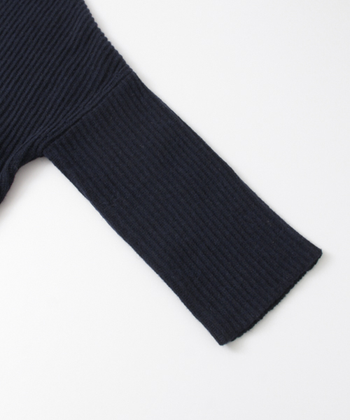 URBAN RESEARCH（アーバンリサーチ）の「UR 畦ボトルネックチュニック（ニット/セーター・レディース・モカ/ネイビー/オフホワイト・FREE）」の4枚目の写真